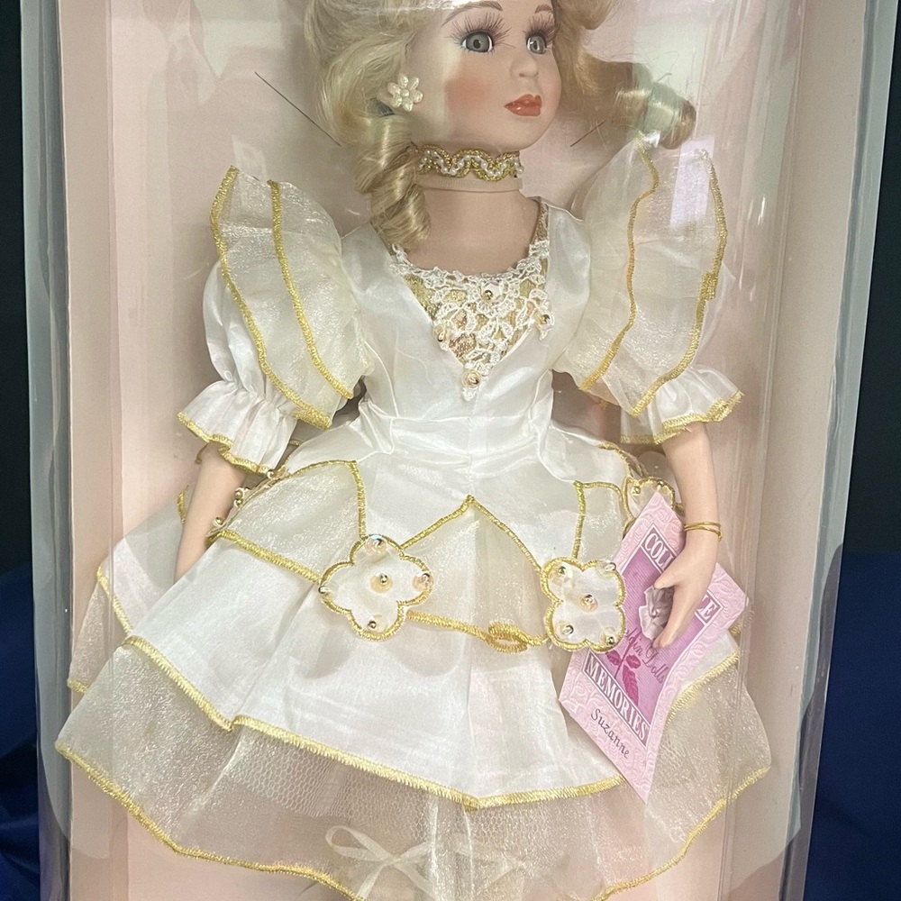Vintage Collectible Memories Porcelain Doll Suzanne